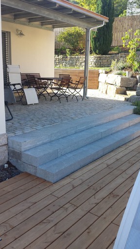 Scheuermann-Naturstein-Showroom-Blockstufen-12